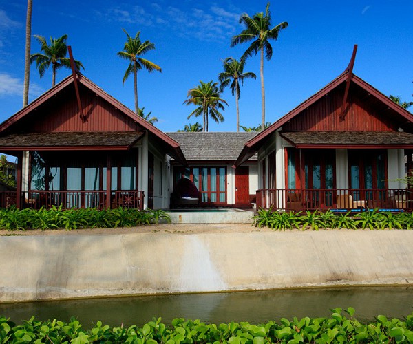 Beachfront 2 bedroom Pool Villa